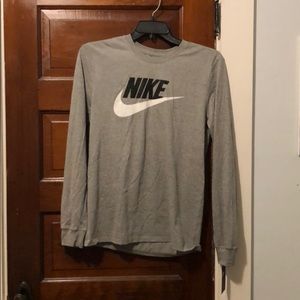 Nike - Medium Gray Long Sleeve Graphic Tee